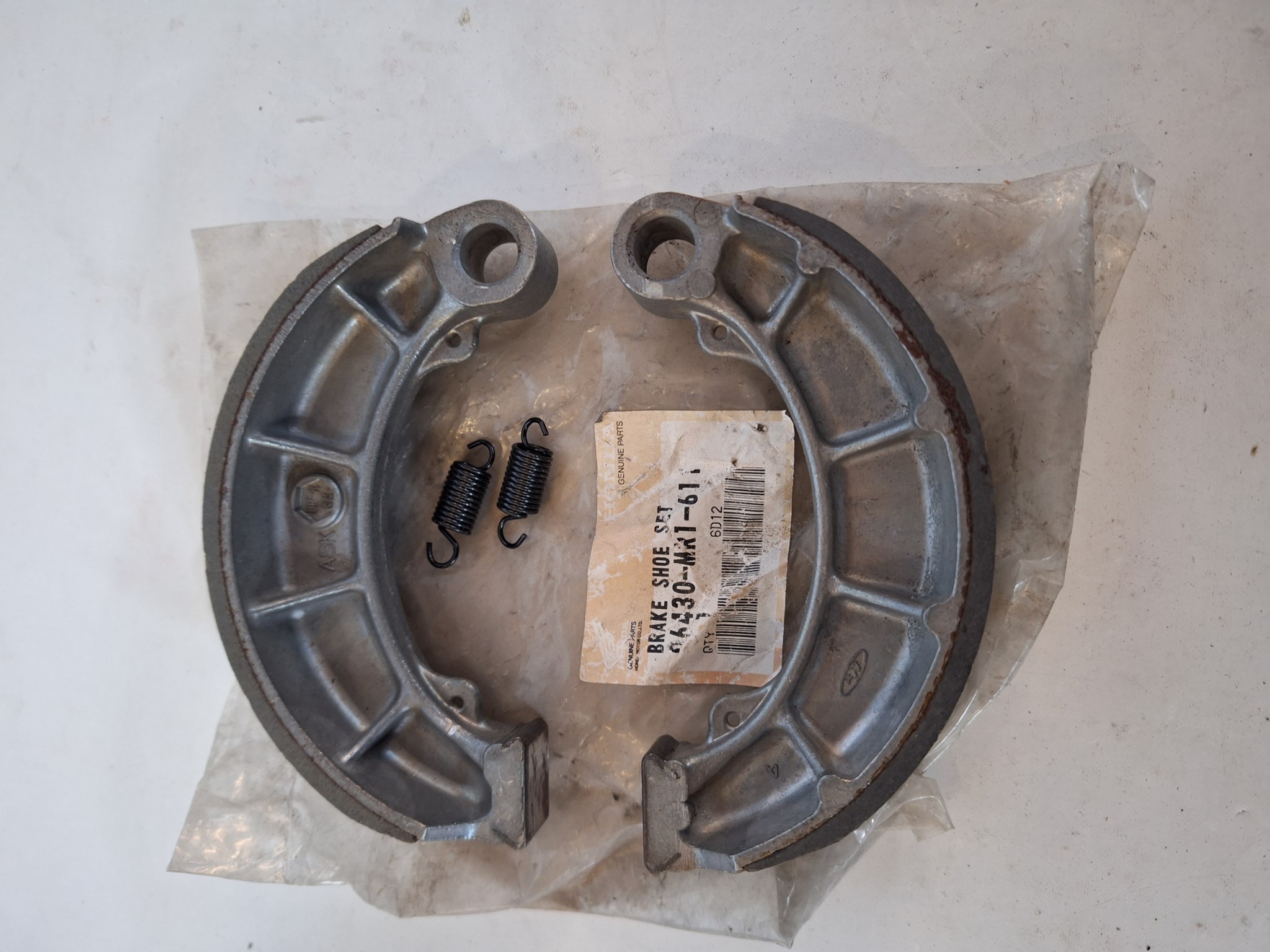 Picture of BREMSBACKE HINTEN  06430-MR1-611  VT 600 C